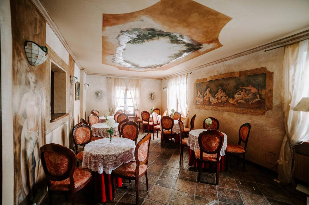 瑟纳特酒店 Zamość 外观 照片
